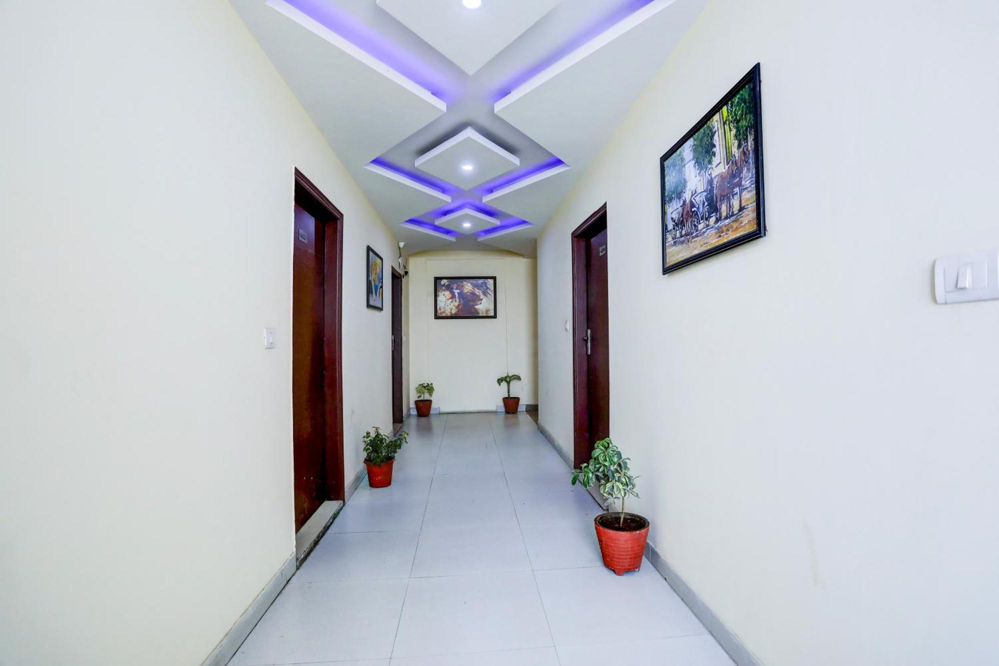 Global Stay Near Delhi Airport 新德里 外观 照片